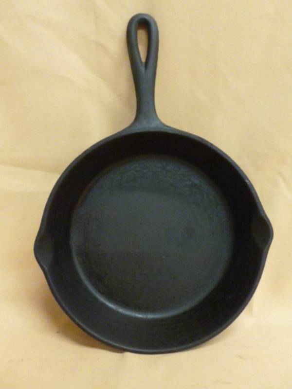 lot 75 image: Vintage Cast Iron Pan