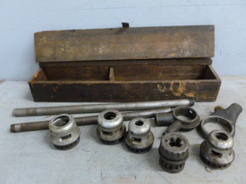 lot 94 image: Vintage Threading Set