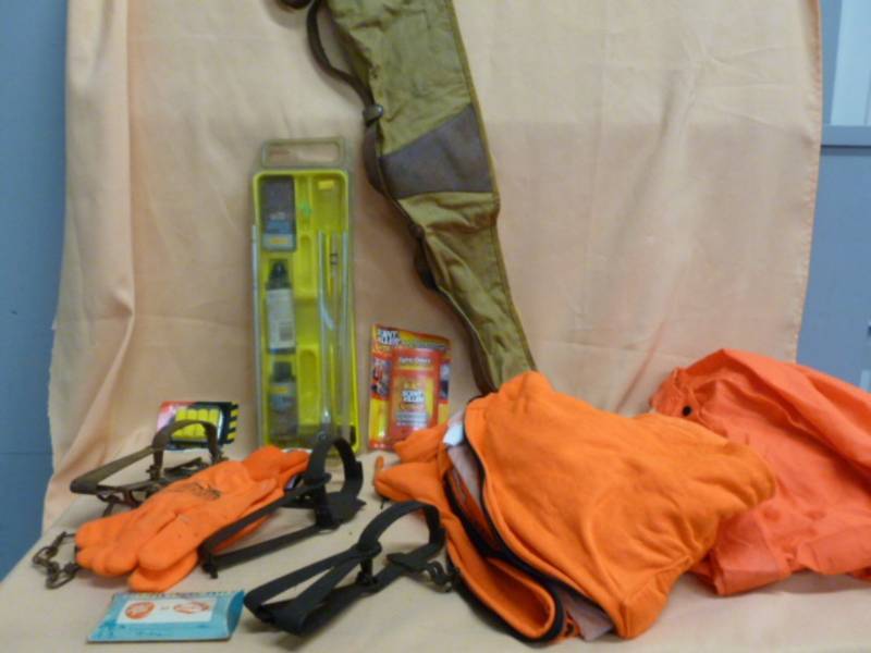 lot 98 image: Hunting Items