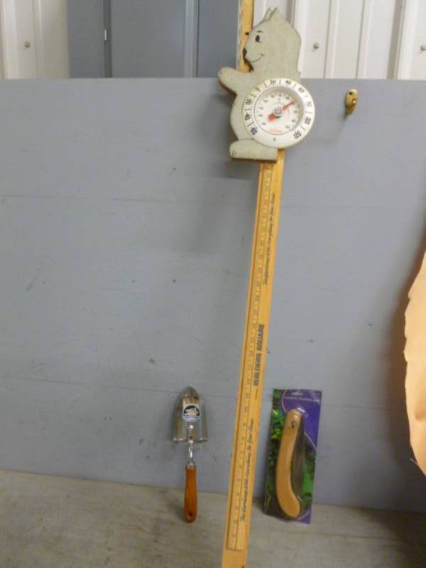 lot 102 image: Lawn And Garden Items