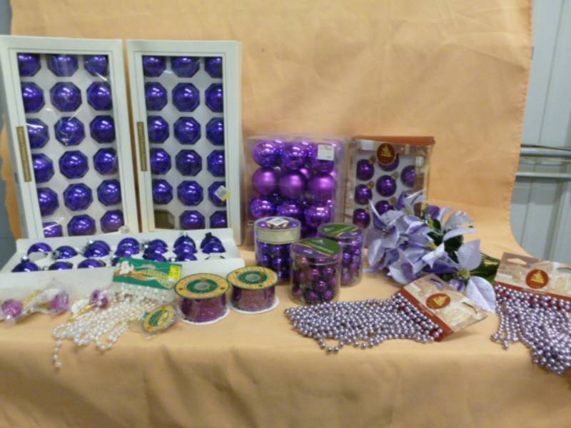 lot 104 image: Purple Decor