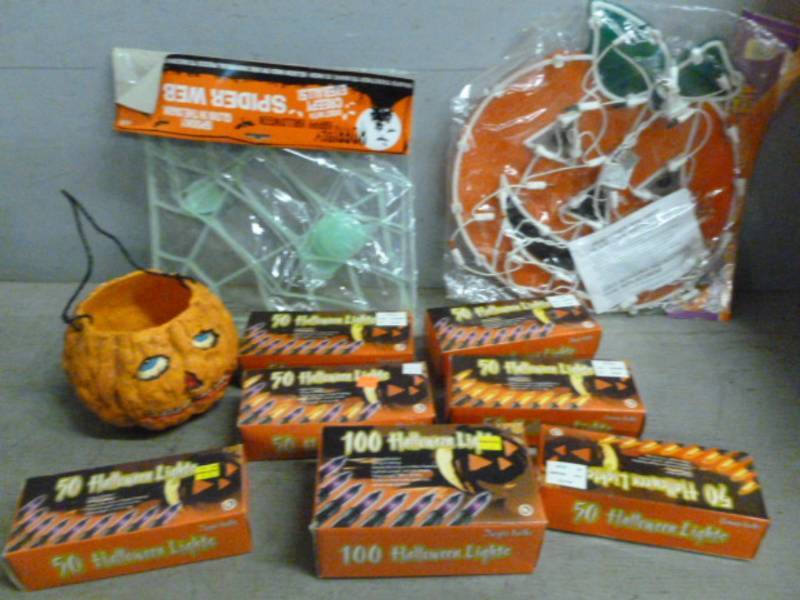 lot 106 image: New Halloween Decorations