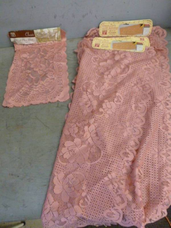 lot 114 image: New Table Runners