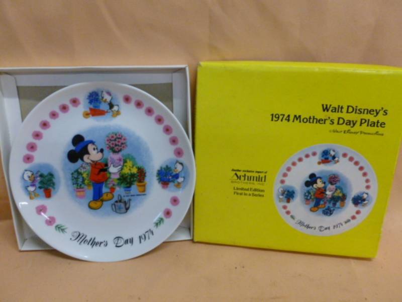 lot 132 image: Collectible