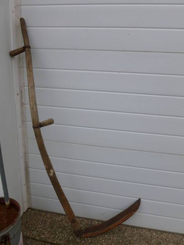 lot 174 image: Antique Scythe