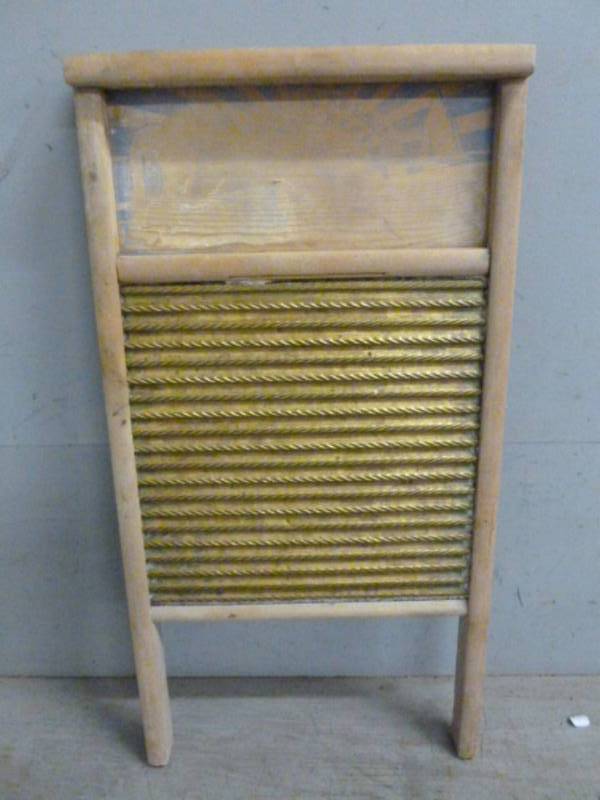 lot 199 image: Vintage Wash Board