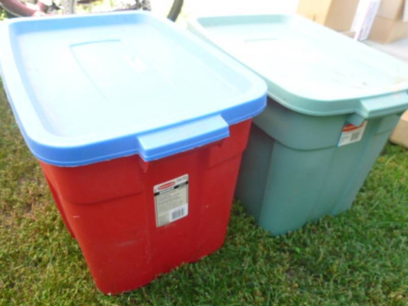 lot 205 image: Storage Totes