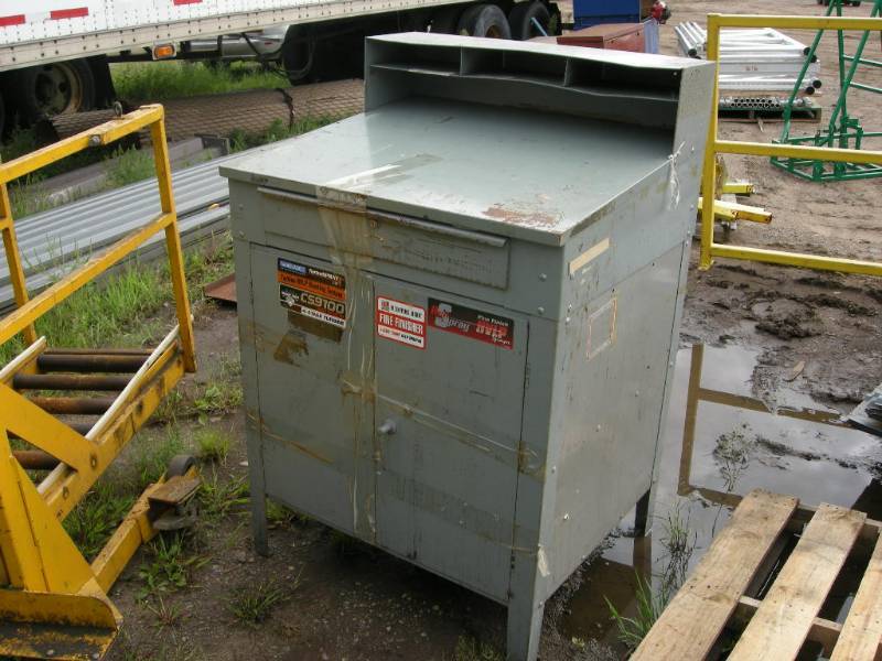 lot 4 image: Heavy Duty Shop Cabinet