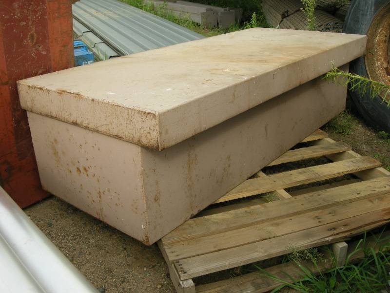 lot 8 image: Treadlok Security Chest
