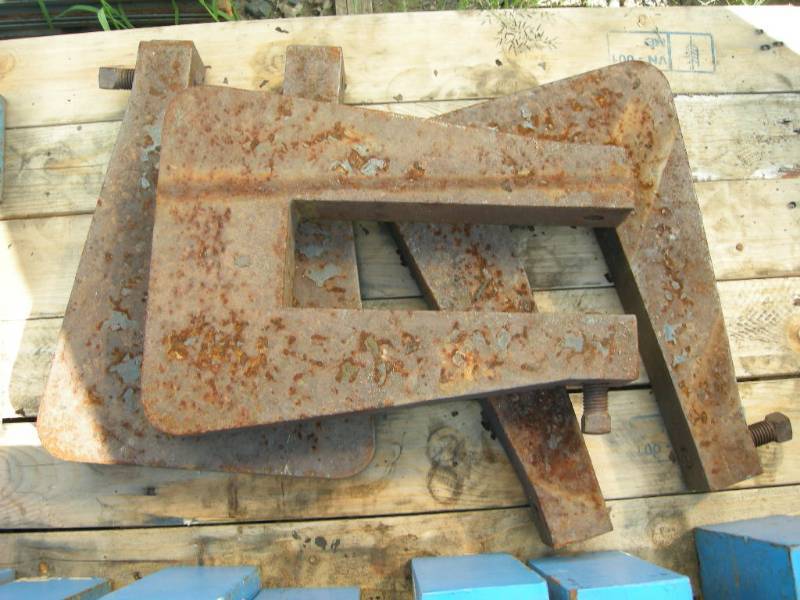 lot 19 image: 3 weights