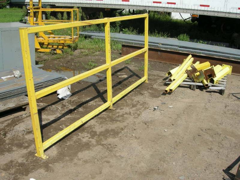 lot 23 image: Yellow Heavy Duty Railing