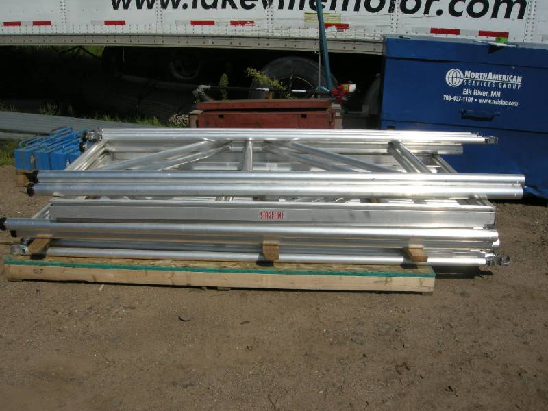 lot 24 image: Stageline Professional Mobile Aluminum Stage Components