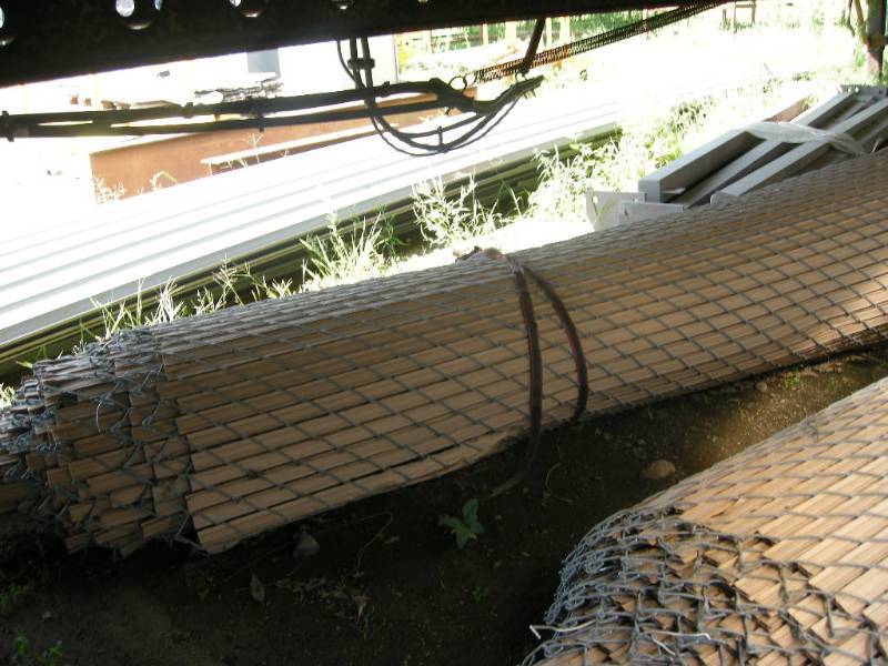 lot 29 image: Roll of 8 Privacy Fence