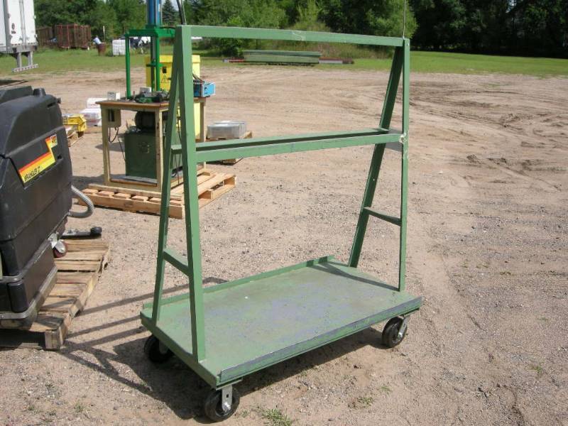 lot 48 image: Roll-around Panel Cart