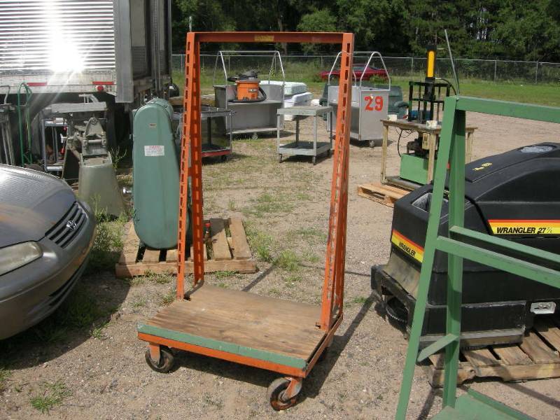 lot 49 image: Roll-around Panel Cart