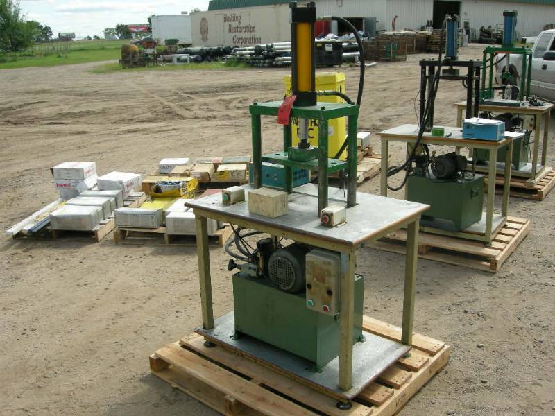 lot 61 image: Hydraulic Press Station