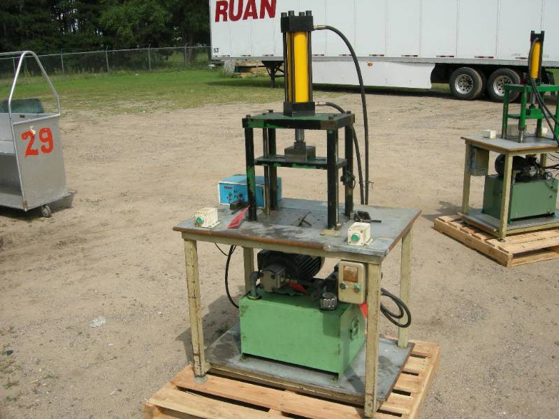 lot 62 image: Hydraulic Press Station