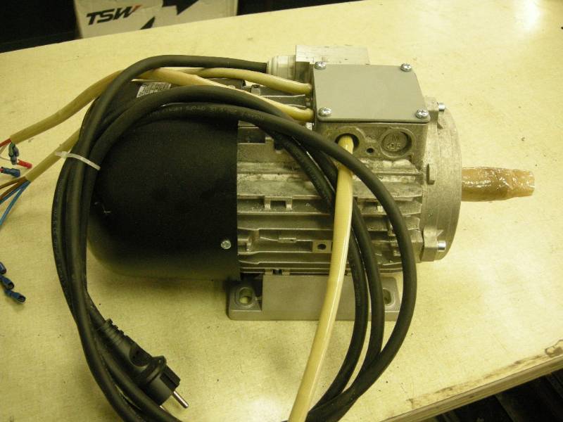 lot 129 image: Slavkov JMC 90-2L Electric Motor