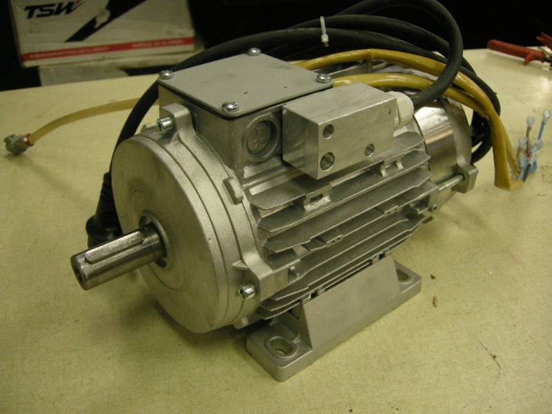 lot 130 image: Slavkov JMC 90-2L Electric Motor