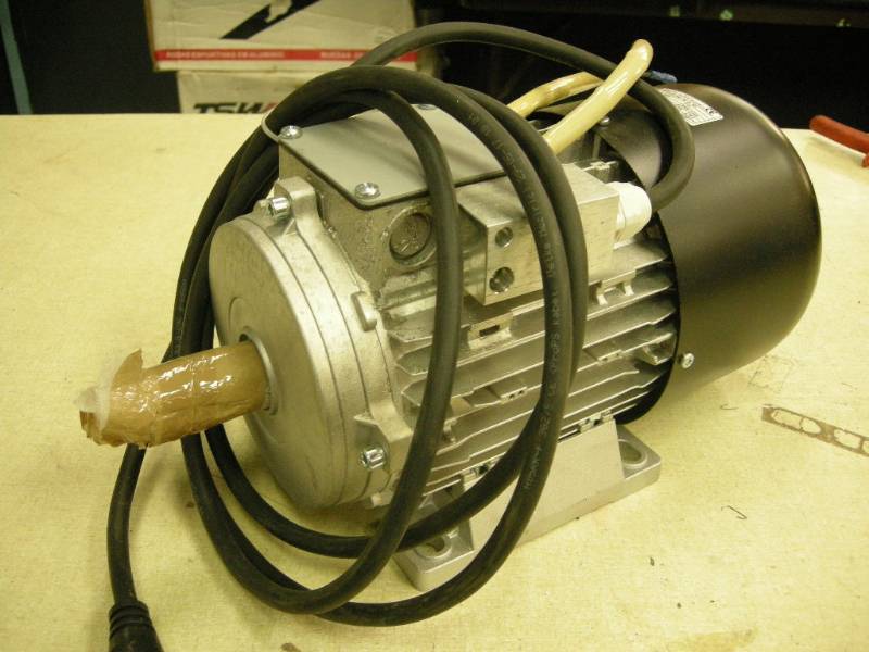 lot 131 image: Slavkov JMC 90-2L Electric Motor