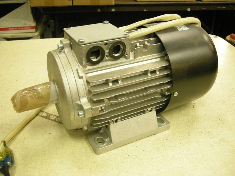 lot 135 image: Slavkov JMC 90-2L Electric Motor