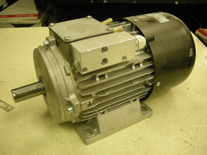 lot 136 image: Slavkov JMC 90-2L Electric Motor