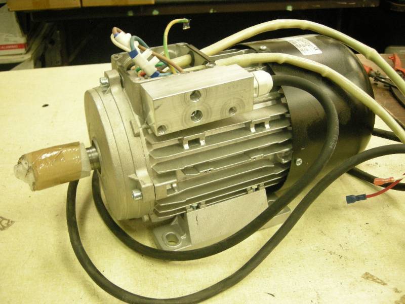 lot 137 image: Slavkov JMC 90-2L Electric Motor