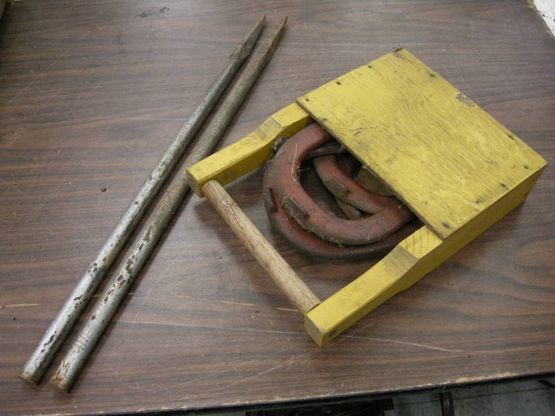 lot 142 image: Vintage Horseshoe Set
