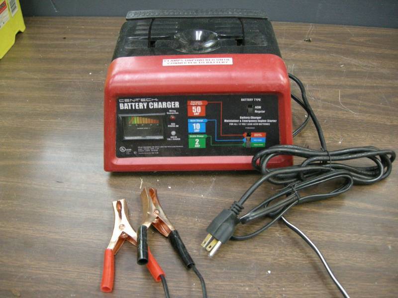 lot 146 image: Centech Battery Charger