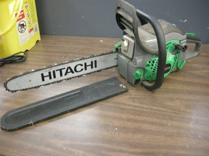 lot 147 image: Hitachi CS33EB Gas Chainsaw