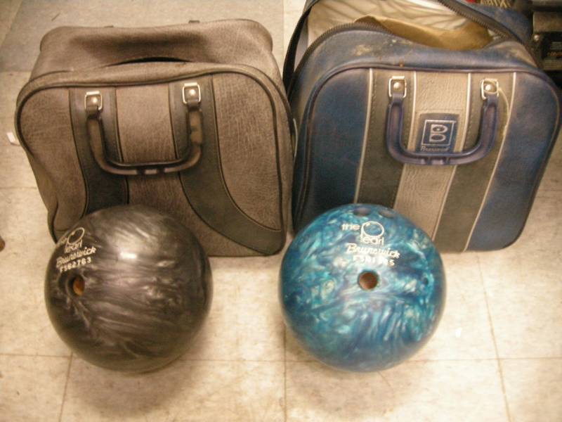 lot 153 image: Pair Vintage Bowling Balls