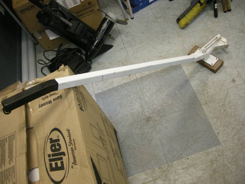 lot 164 image: Pullerbear Brush-tree-post Removal Tool