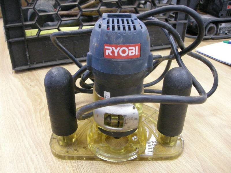 lot 190 image: Ryobi Laminate Trim Router