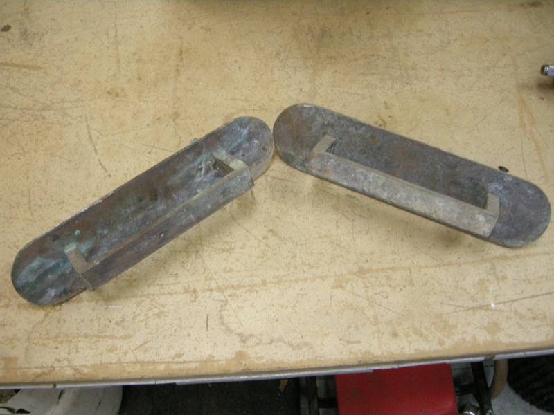 lot 202 image: Vintage Heavy Duty BrassCopper Handles