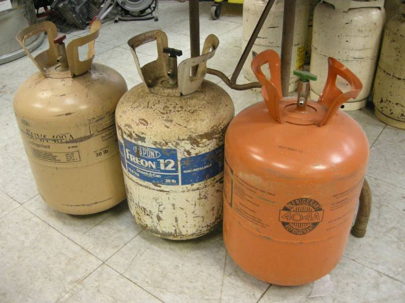 lot 209 image: 3 Cans Refrigerant