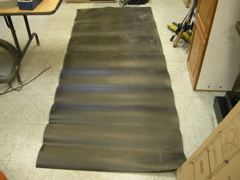 lot 211 image: Rubber Floor Matt