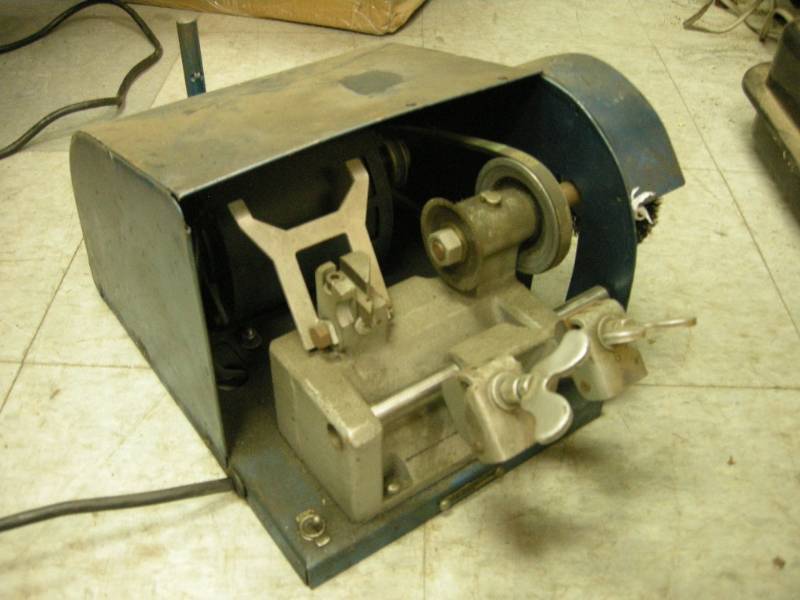 lot 216 image: Curtis Industries Key Cutting Machine