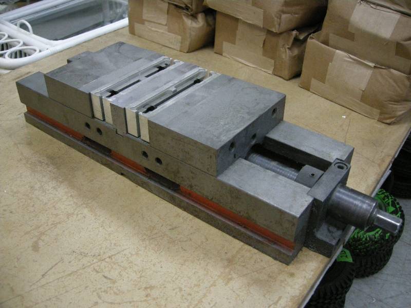 lot 220 image: Heavy Duty Machinist Vise-Press