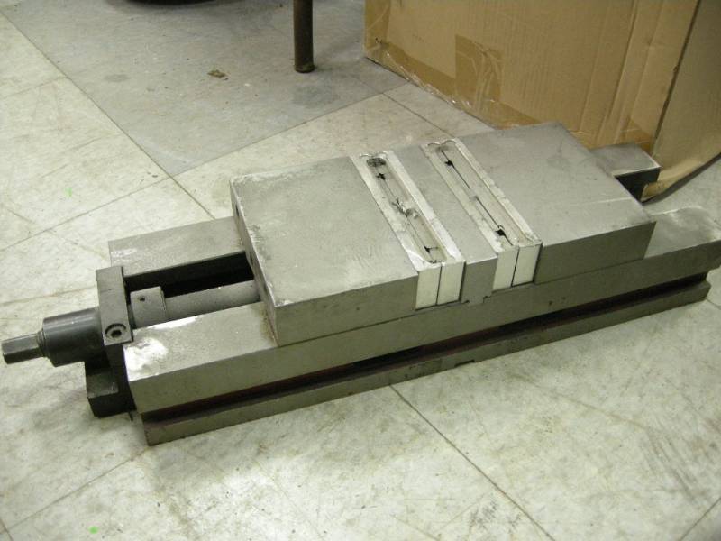 lot 221 image: Heavy Duty Machinist Vise-Press