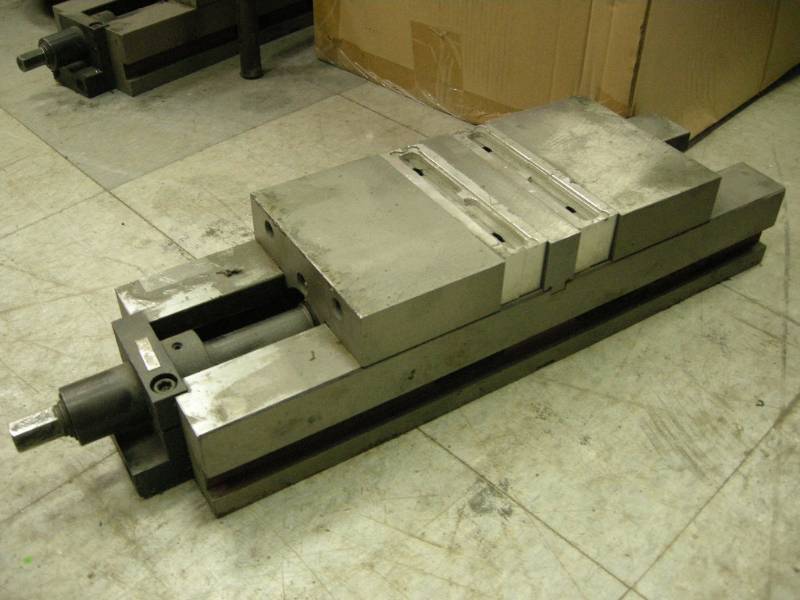 lot 222 image: Heavy Duty Machinist Vise-Press