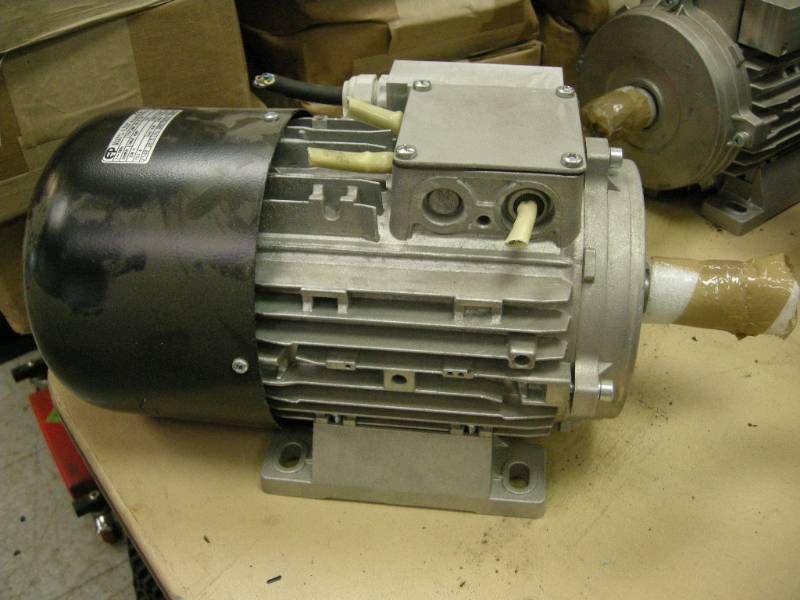 lot 228 image: Slavkov JMC 90-2L Electric Motor