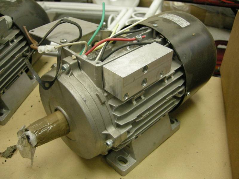 lot 229 image: Slavkov JMC 90-2L Electric Motor