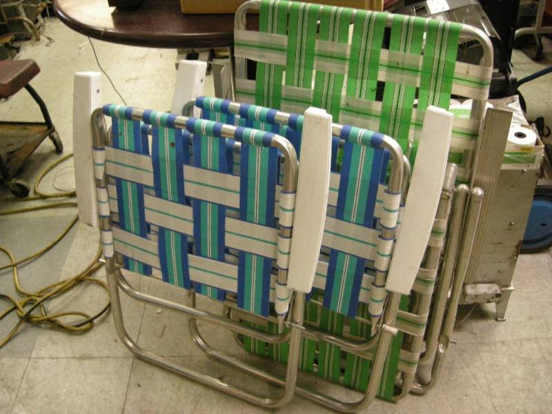 lot 237 image: 3 Lawn Chairs