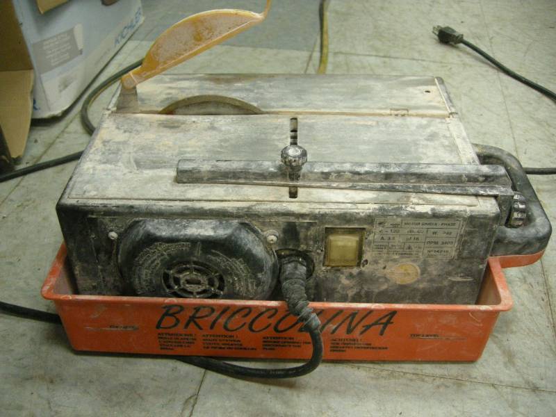 lot 253 image: Briccolina Tile Cutter Saw