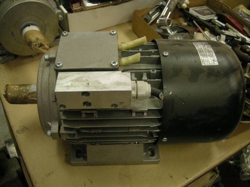 lot 249 image: Slavkov JMC 90-2L Electric Motor