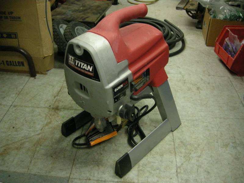 lot 255 image: Titan XT250 Airless Paint Sprayer
