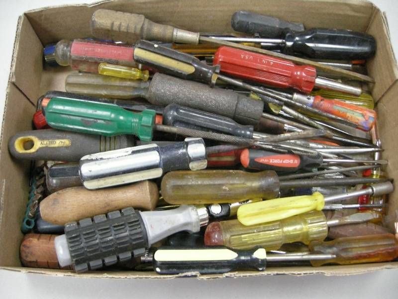 lot 270 image: Many Screwdrivers