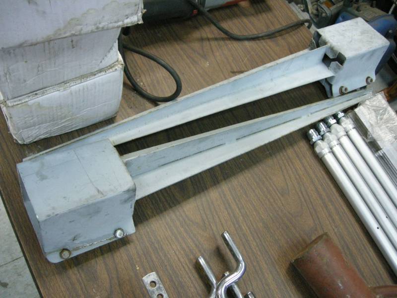 lot 273 image: 2 Metal Post Anchors