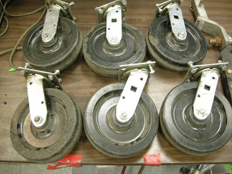 lot 292 image: 6 Large Swivel Castors