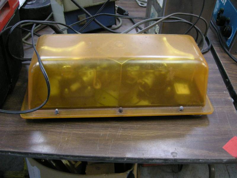 lot 302 image: Amber Truck Light Bar
